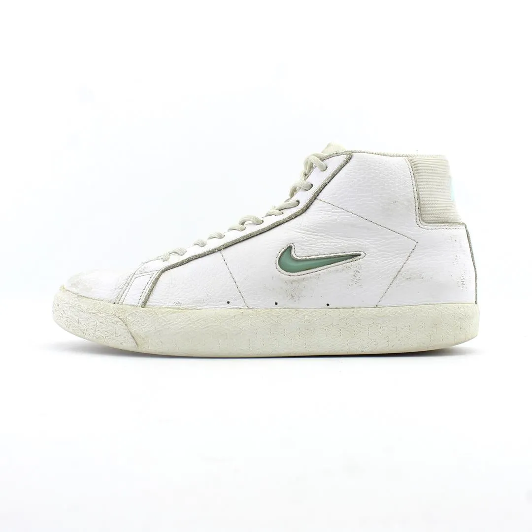 NIKE BLAZER MID