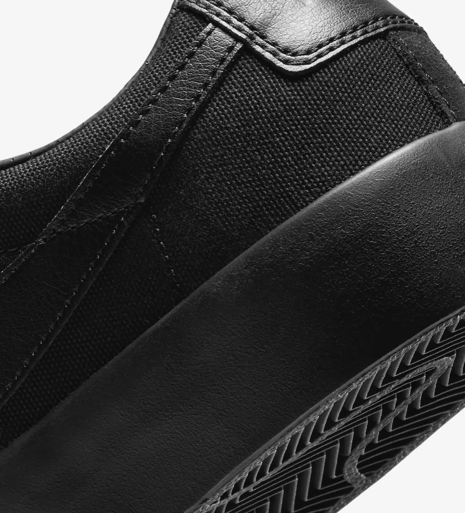 Nike SB Zoom Blazer Low Pro GT (Black/Black-Black-Anthracite)
